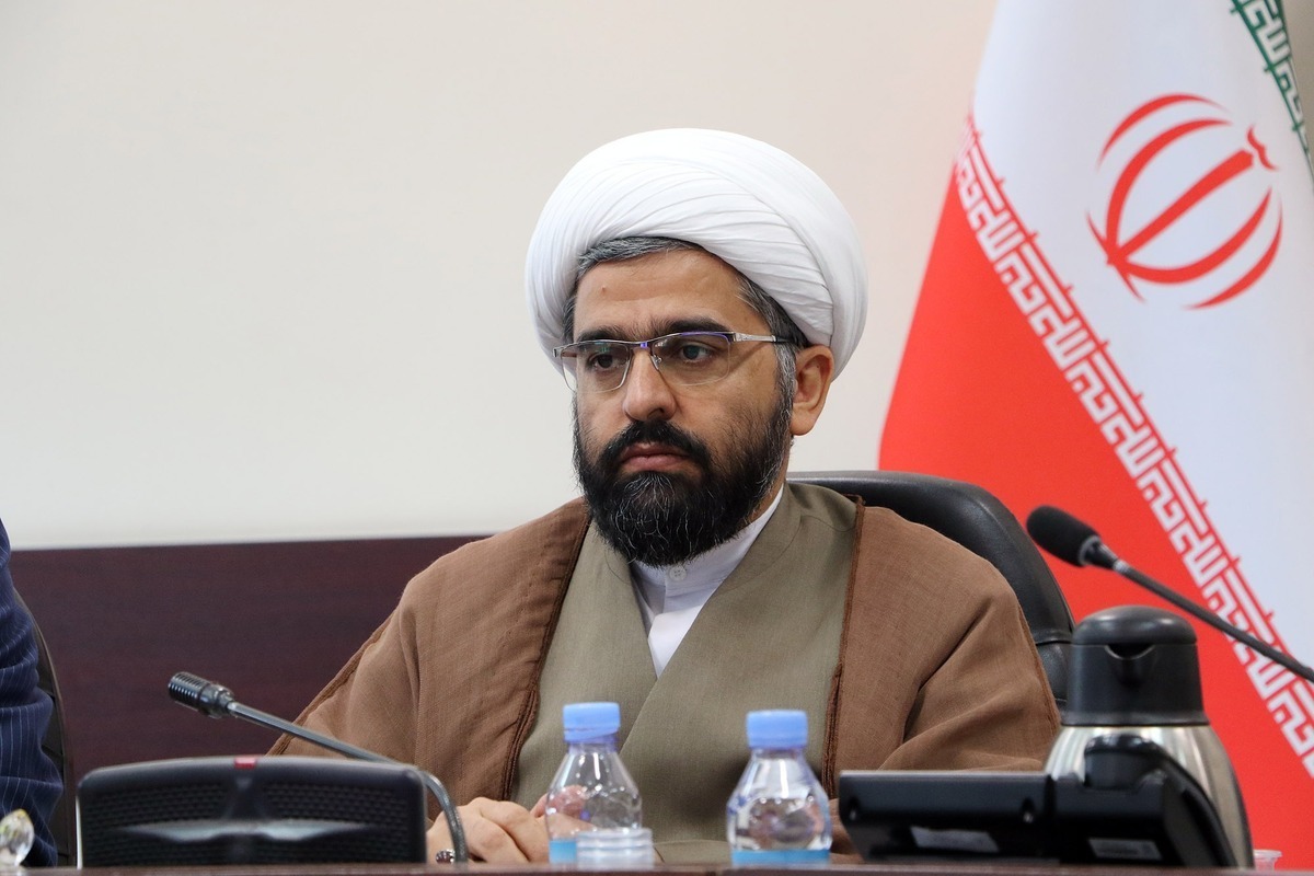 عضو شورای اسلامی شهر مشهد گفت: امسال شهرداری مشهد به کمک سایر دستگاه‌های استان برای خدمت رسانی به زائران رفت که همین موضوع خدمت رسانی شهرداری مشهد را ۱۵ درصد افزایش داد.
