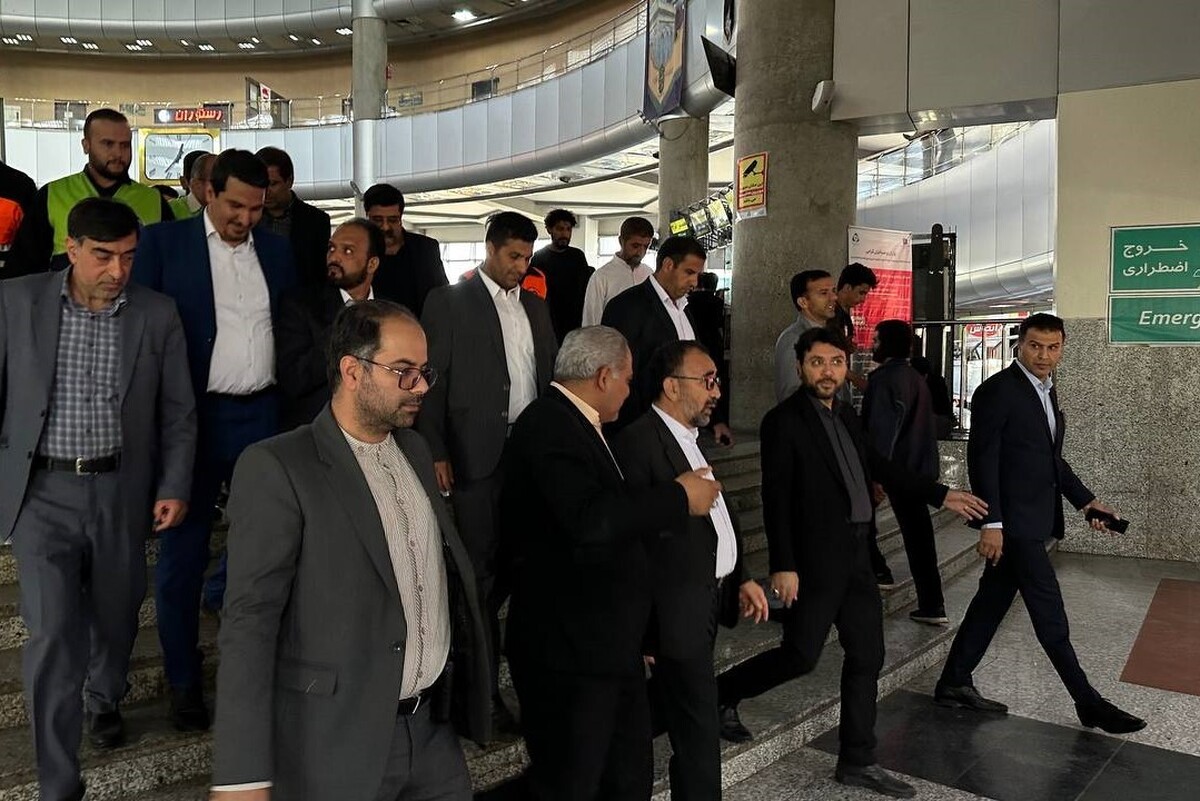 استاندار خراسان رضوی با اشاره به حضور نماینده هر استان در پایانه مسافربری مشهد، گفت: حضور این افراد در حل مشکلات تاثیر گذار و حس خوبی را به زائران همان شهر و استان منتقل می‌کند.