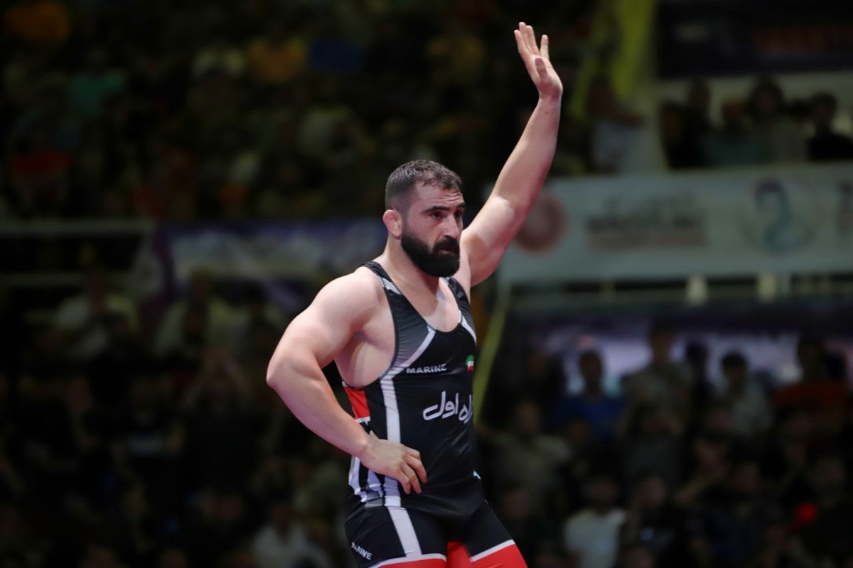 مجتبی گلیج در یک کشتی نزدیک به مصاف عبدالرشید سعداله یف قهرمان جهان و المپیک از روسیه رفت و در یک جدال نزدیک مغلوب تانک روس‌ها شد.