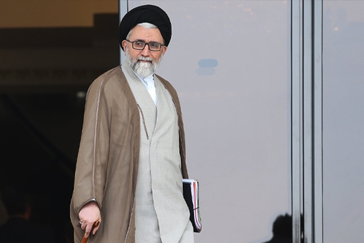 حجت‌الاسلام والمسلمین «سید اسماعیل خطیب» با بیان اینکه موفقیت‌های جمهوری اسلامی در شگردهای اطلاعاتی و عملیاتی شبیه به پهپادهای ایرانی در دنیا مشتری‌های زیادی دارد، به بیان جزئیاتی از نحوه مواجهه با عناصر آشوبگر در حوادث پاییز سال گذشته پرداخت و گفت: در اغتشاشات جز کسانی که مرتکب قتل شده یا مسلحانه اقداماتی را انجام دادند، کسی را اعدام نکردیم.