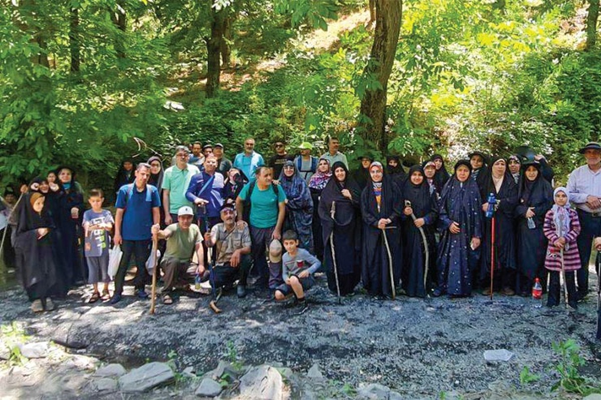 گزارشی از گروه «طبیعت‌گردی رضوی» که برنامه‌های متفاوتی برای خانواده‌ها دارد.