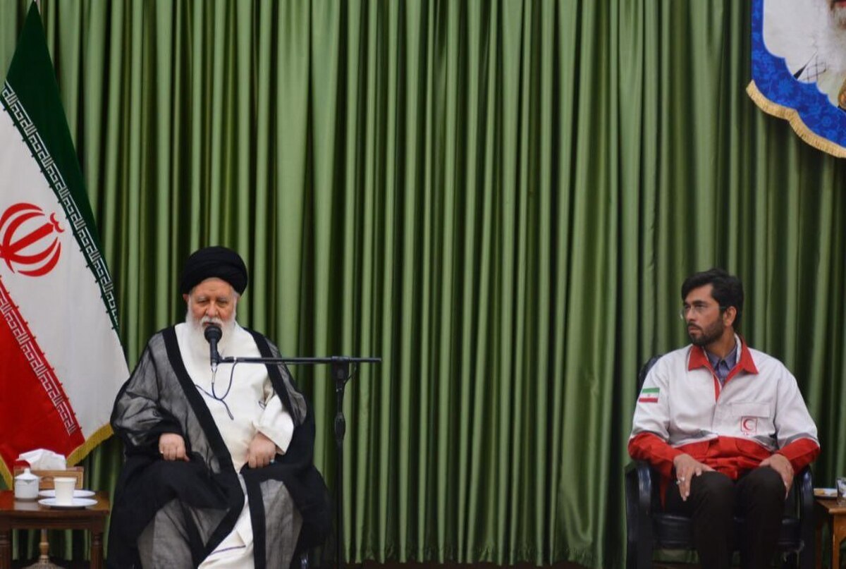 نماینده ولی‌فقیه در خراسان رضوی گفت: این یک حقیقت است که خدمت در میدان فراتر از هر کلاس درس می‌تواند برای نوجوانان تأثیرگذار باشد و به همین دلیل است که این ضرورت وجود دارد تا واحد نوجوانان جمعیت هلال‌احمر را تأسیس کنید که آثار این حرکت سازنده و بااهمیت هلال‌احمر در مشهدالرضا (ع) در نسل آینده‌ساز ایران اسلامی هم نهادینه شود.