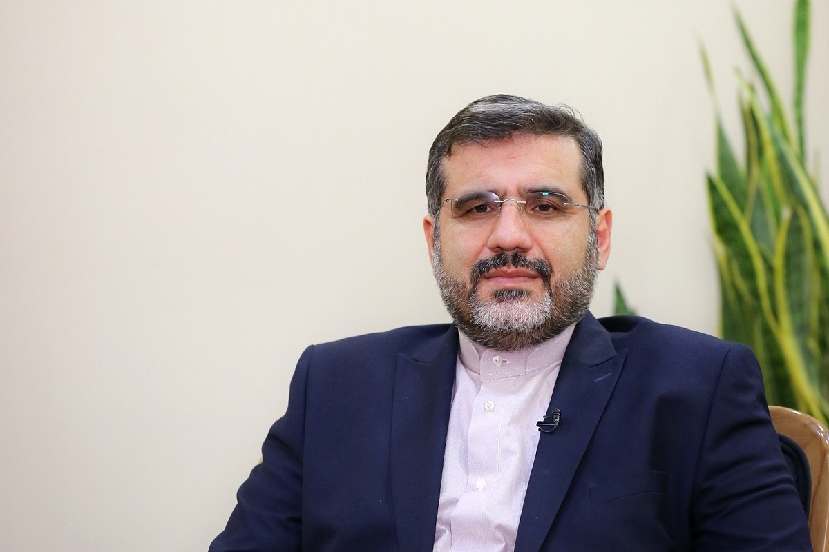 وزیر فرهنگ و ارشاد اسلامی به تحریم خود و برخی نهادهای فرهنگی کشور واکنش نشان داد.