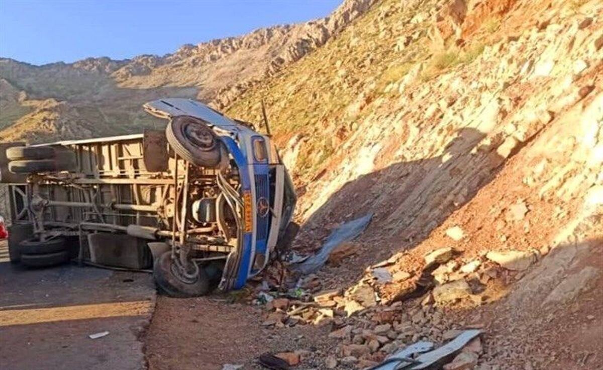 ۶ کشته و ۱۱ مصدوم در حادثه واژگونی مینی‌بوس در ورزقان