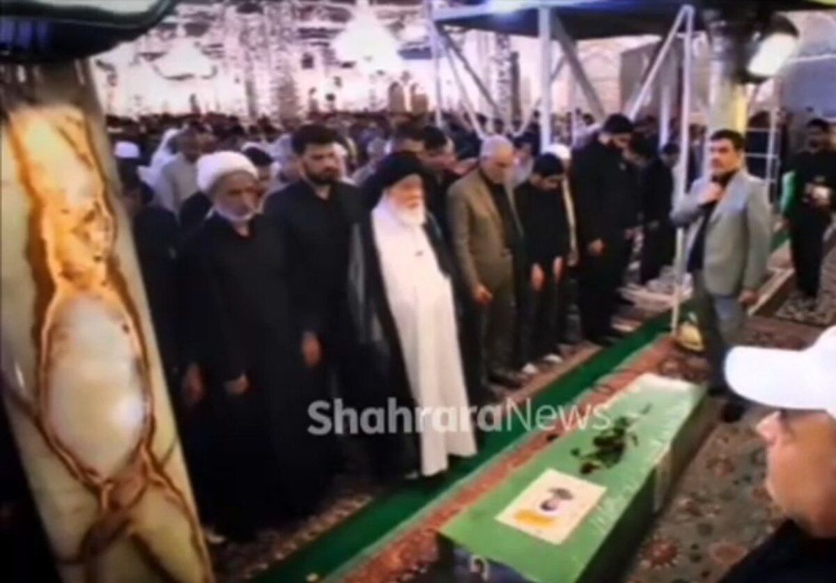 زائران و مجاوران حرم مطهر رضوی، میزبان پیکر شهید مدافع حرم، شهید سید هاشم حسینی بودند.