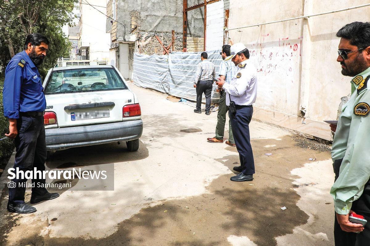 پلیس راهور: پیاده روسازی‌های بزرگ، باعث می‌شود که برخی شهروندان با پارک خودروهایشان در پیاده رو، مزاحمت در رفت و آمد اهالی را سبب شوند. گاهی پیاده رو‌های عریض برای شهروندان معضل شده است و پارک خودرو‌ها در پیاده رو برای تردد معلولان و سالمندان مشکل ایجاد می‌کند.