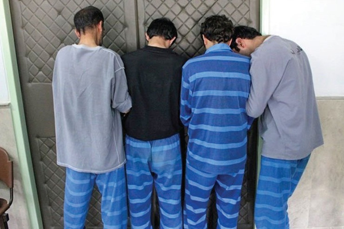 پلیس مشهد با دستگیری ۲ تبعه خارجی و ۲ ایرانی، باند سرقت خروس‌خوان را منهدم کردند.