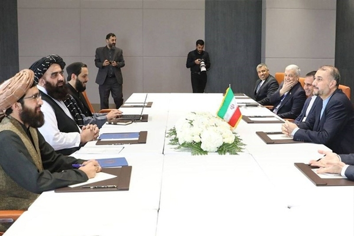 وزیر امور خارجه جمهوری اسلامی ایران در تماس تلفنی با امیرخان متقی سرپرست وزارت خارجه افغانستان درخصوص مسائل فی‌مابین گفتگو کرد.