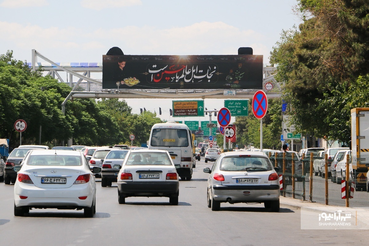 بنا بر اعلام سازمان حمل و نقل ترافیک شهرداری مشهد، هم‌اکنون در برخی از خیابان‌ها و معابر کلان‌شهر مشهد، ترافیک متراکم گزارش شده است.