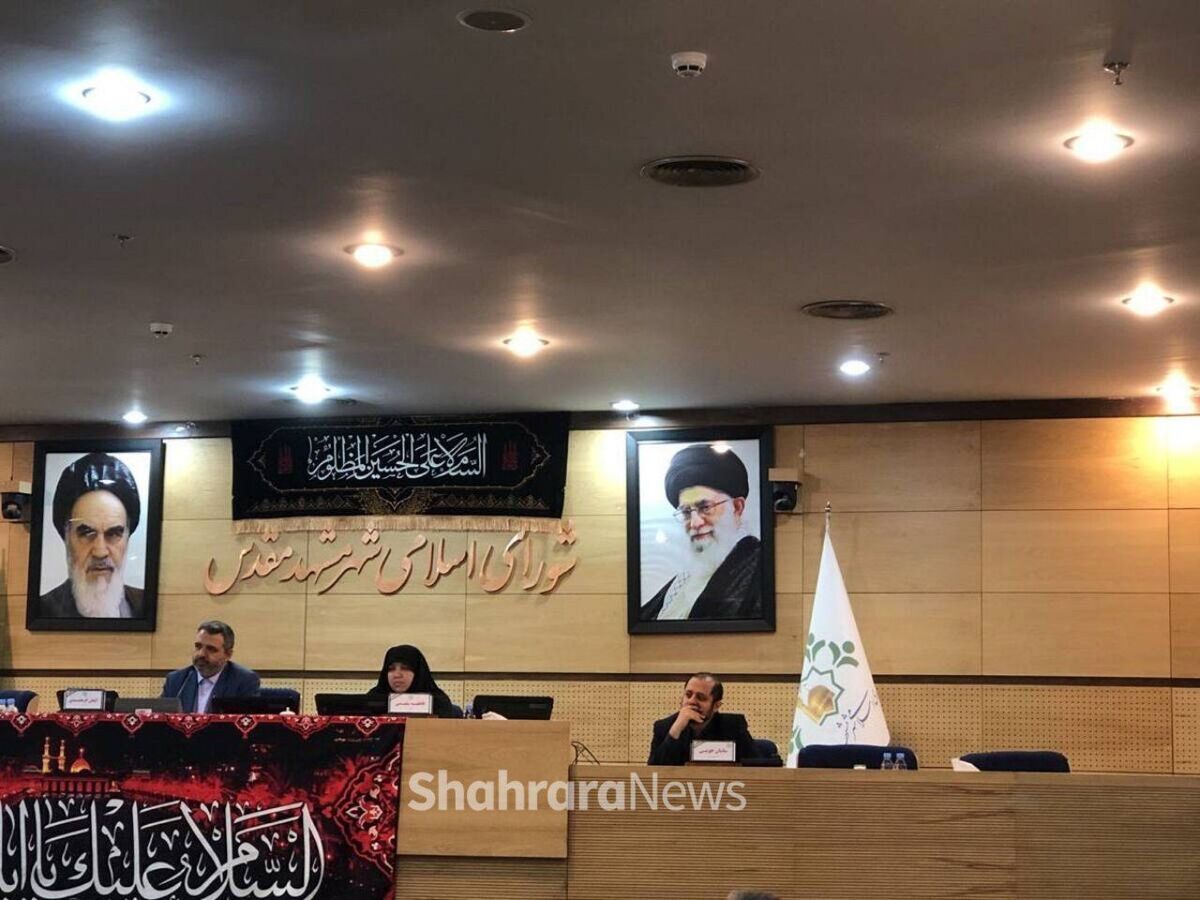 نایب‌رئیس شورای اسلامی شهر مشهد با اشاره به ایام اربعین و دهه پایانی صفر، تأکید کرد: شهرداری مشهدمقدس همانند سال‌های گذشته کاروان هزارنفری را به کشور عراق برای خدمت‌رسانی به زائران اعزام کرده است که شامل ۶٠٠نفر پاکبان و نیروی خدماتی، ۴٠دستگاه ون، ١٢۵دستگاه اتوبوس و ۵٠دستگاه خودروی خدماتی است.