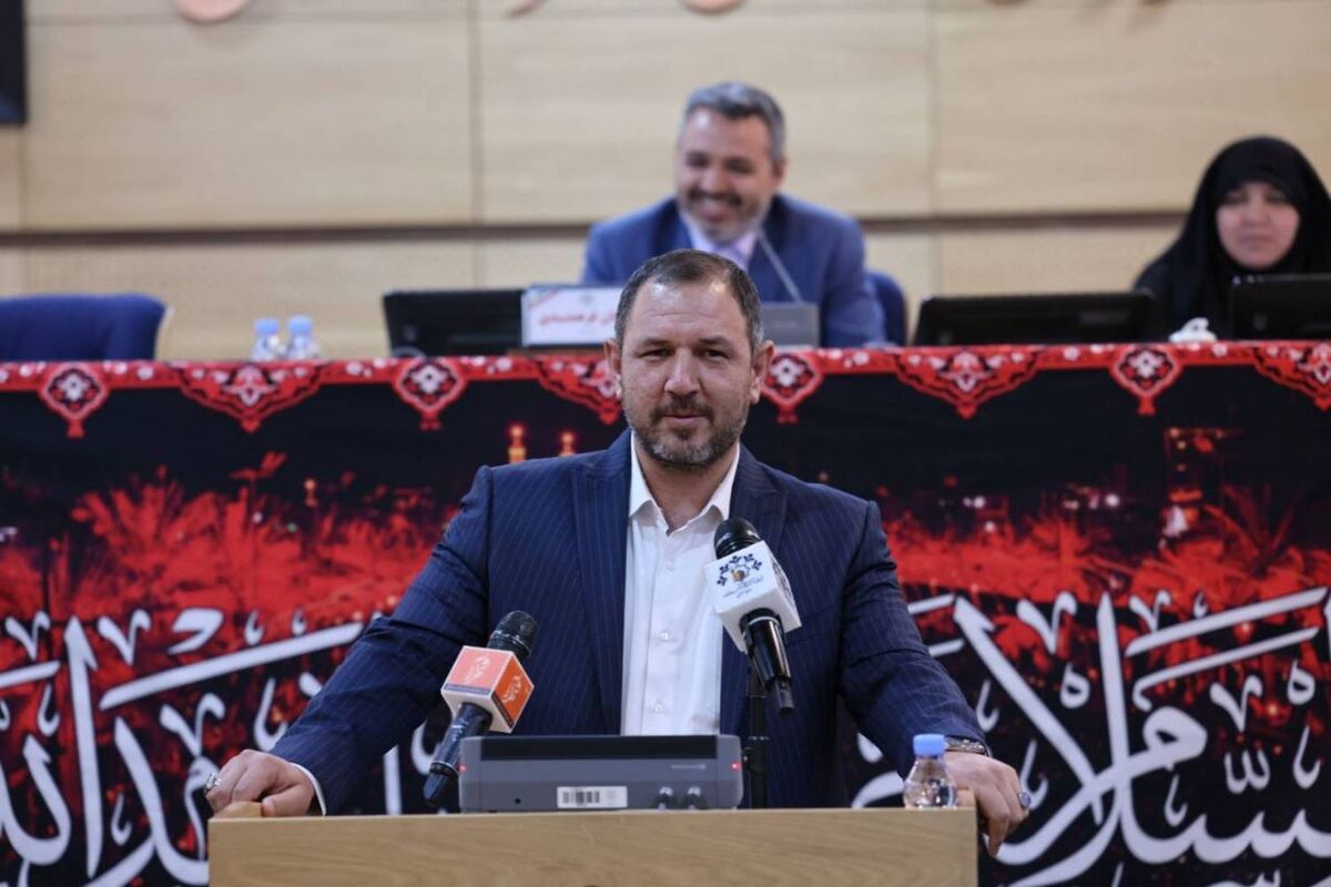 سخنگوی شورای اسلامی شهر مشهد گفت: ما وظیفه داریم از هیئت رئیسه حمایت و برای خدمت به مردم کار کنیم، اما متأسفانه برخی اعتقادی به این موضوع ندارند.