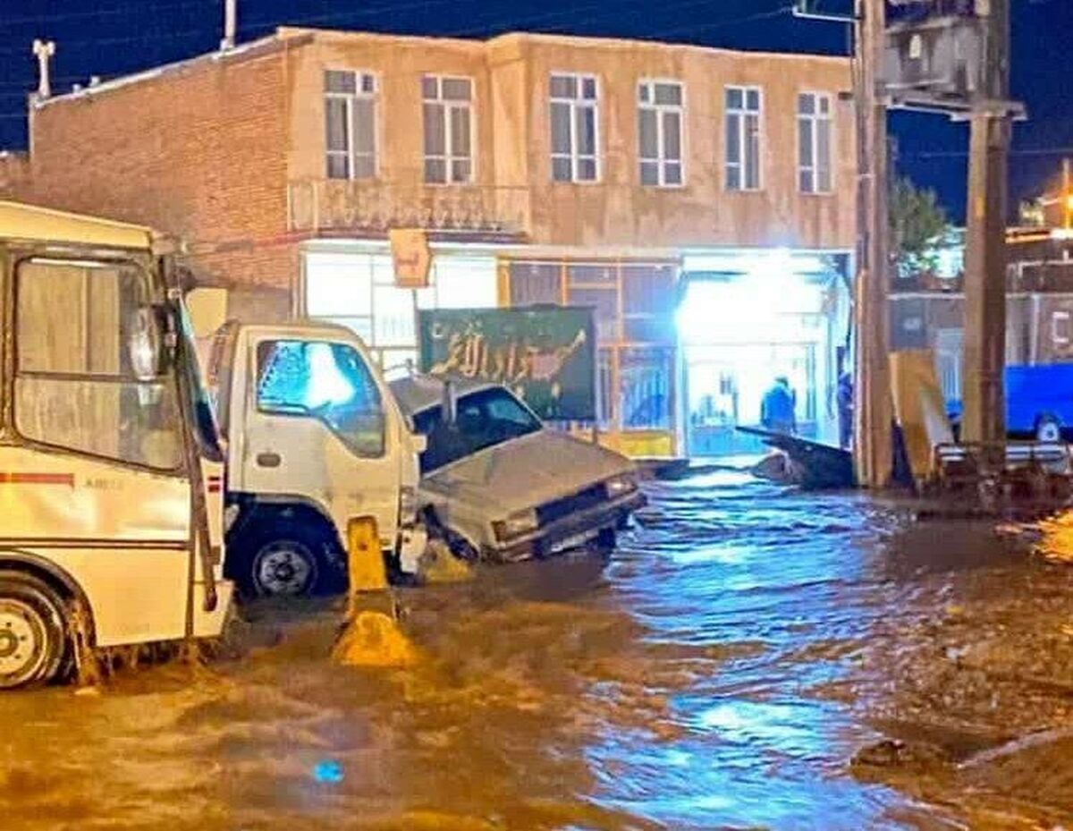 بارش شدید تگرگ امشب بیشتر مناطق شهرستان اهر را سفیدپوش کرد‌‌ه و سیل به راه انداخت.
