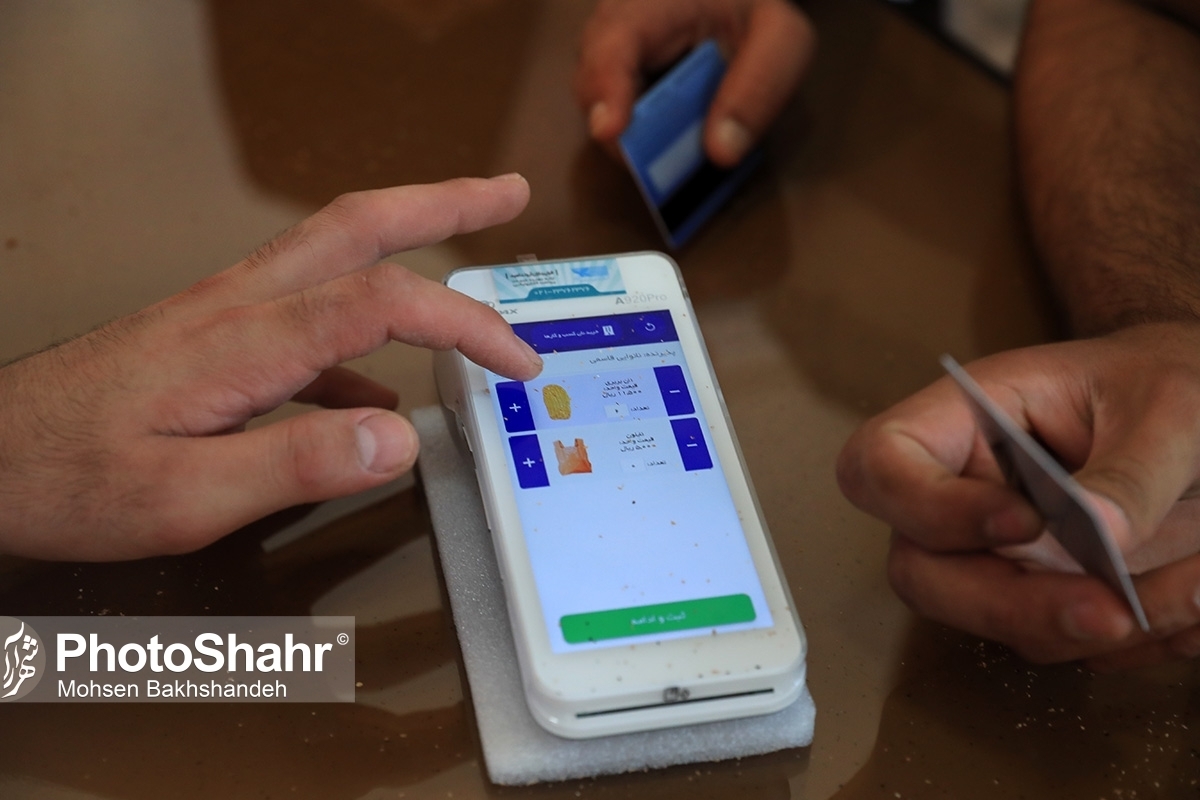 معاون فناوری‌های نوین بانک مرکزی از اتصال تمام دستگاه‌های کارت خوان به پرونده مالیاتی از مرداد ماه ۱۴۰۱ خبر داد.