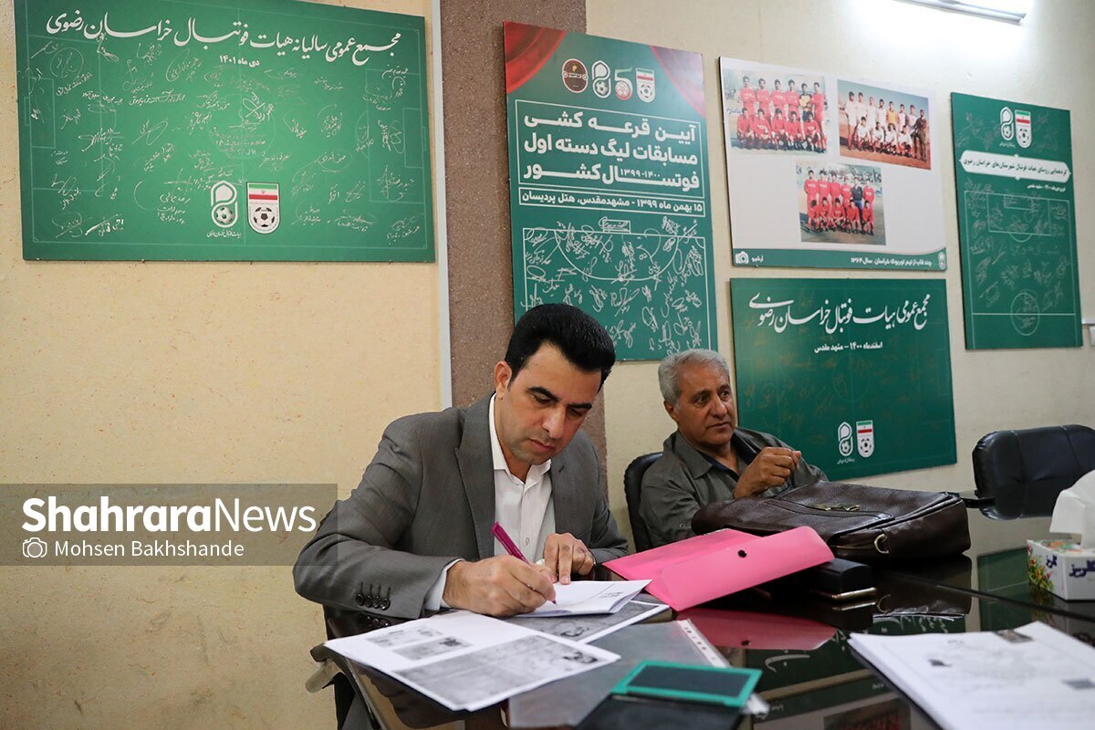 داور بین‌المللی فوتبال ایران و خراسان گفت: انتخابات هیات فوتبال خراسان رضوی را معطل کرده و از دست همه خارج کرده‌اند. برای متولی فوتبال خراسان رضوی زمان می‌خرند تا به اهداف خود دست یابند.