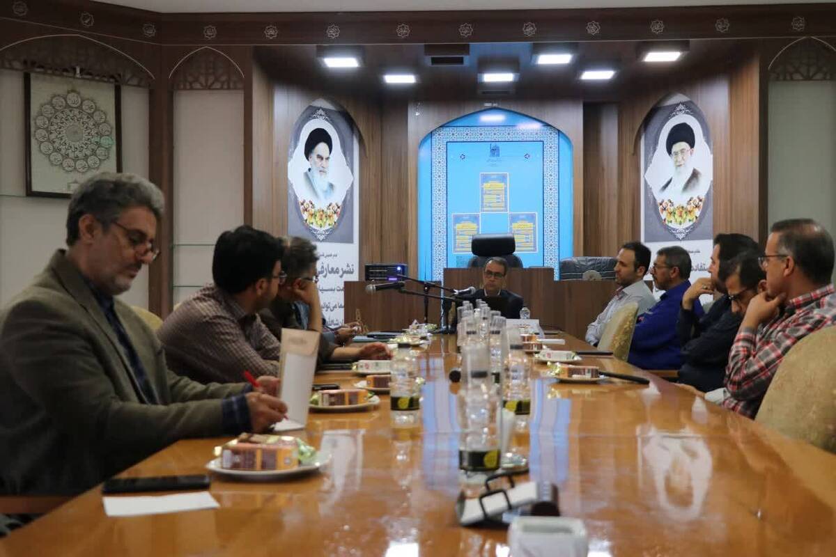 به همت بنیاد پژوهش‌های اسلامی آستان قدس رضوی، کرسی علمی – ترویجی «بررسی تاریخی طلاکاری گنبد حرم امام رضا(ع)» برگزار شد.