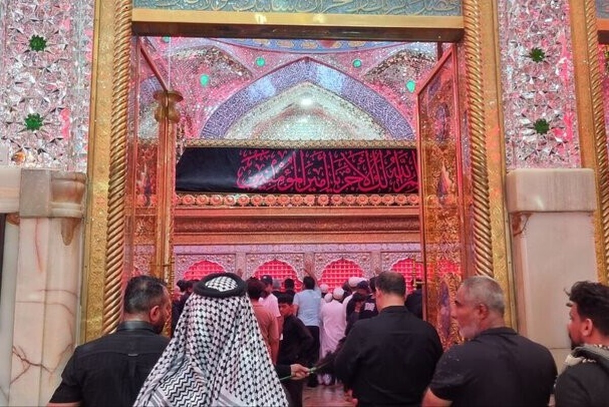 در آستانه اربعین حسینی عاشقان و عزاداران حسینی خود را به شهر نجف می‌رسانند و بعد از زیارت حرم حضرت علی (ع) به سمت کربلا عزیمت می‌کنند.