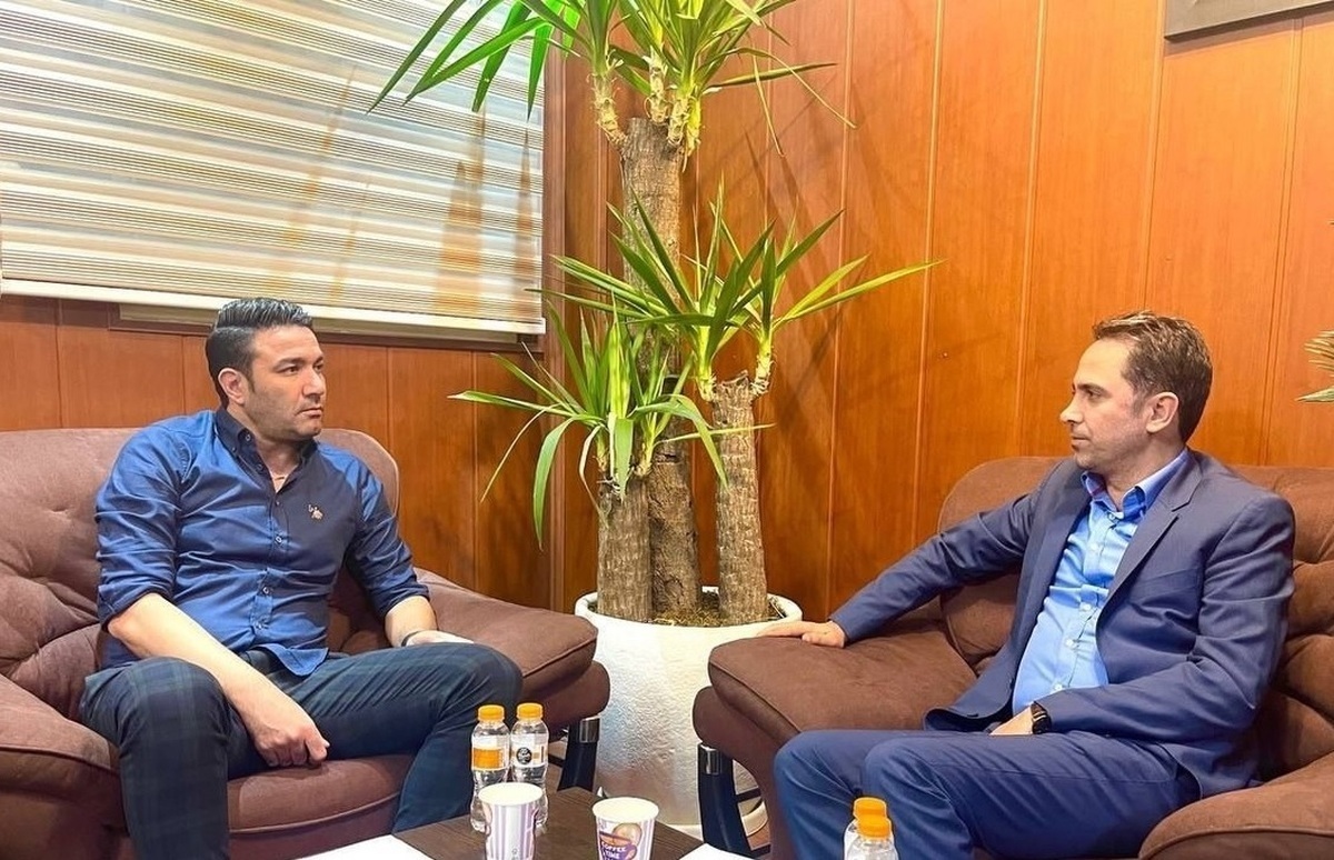 گفته می‌شود کیومرث هاشمی، وزیر پیشنهادی دولت برای ریاست بر وزارت ورزش و جوانان از عملکرد علی خطیر رضایت ندارد و احتمالا در باشگاه استقلال تغییراتی ایجاد خواهد کرد.