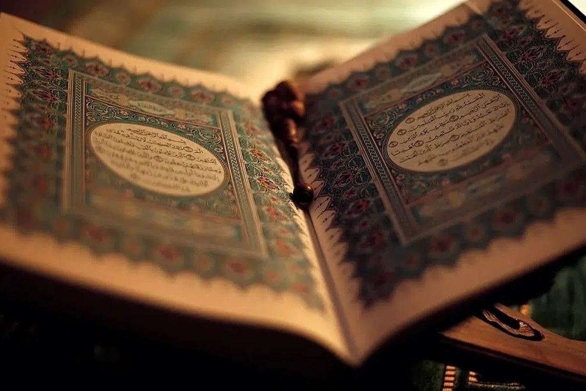 در محله شهید هاشمی نژاد مشهد و چهارشنبه شب هر هفته، جلسه قرآنی «متمسکین به قرآن و عترت» متوسلین به امام موسی بن جعفر (ع) برگزار می‌شود که برگزاری آن سابقه‌ای ۸۳ ساله دارد.