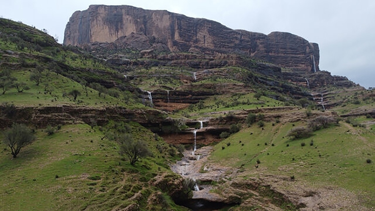 دژ محمدعلی خان یا دژ سردشت در سال ۱۲۳۲، محل مبارزات محمدعلی خان اول و محمودصالح چهارلنگ بختیاری، علیه خانلرمیرزا احتشام الدوله، حاکم وقت لرستان و خوزستان و پسرش ابراهیم‌میرزا در حکومت قاجار بود.