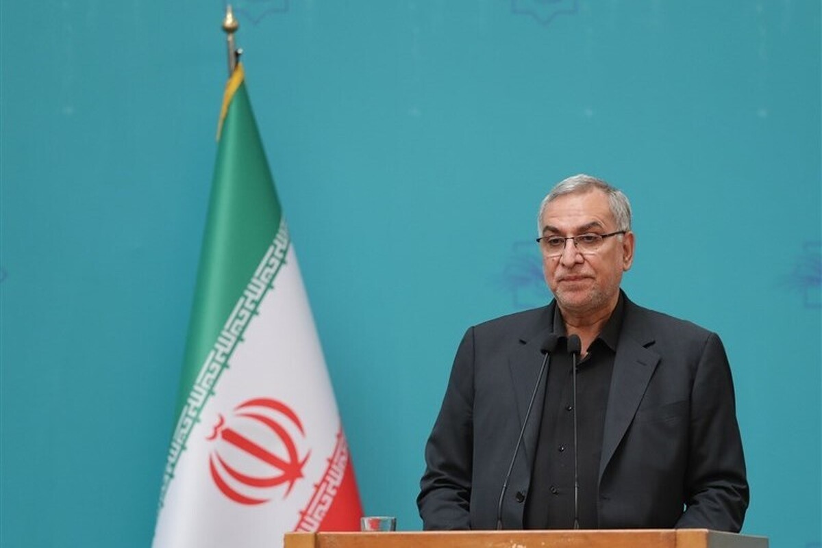 وزیر بهداشت گفت: در دوران همه‌گیری کرونا، مدافعان سلامت با روحیه اخلاص و دلدادگی حاصل از فرهنگ ایثار و شهادت، تن به آتش بلا بسپارند و با حفاظت از هم‌میهنان خود در برابر هجوم این ویروس منحوس، حماسه‌هایی به زیبایی ایام دفاع مقدس بیافرینند.