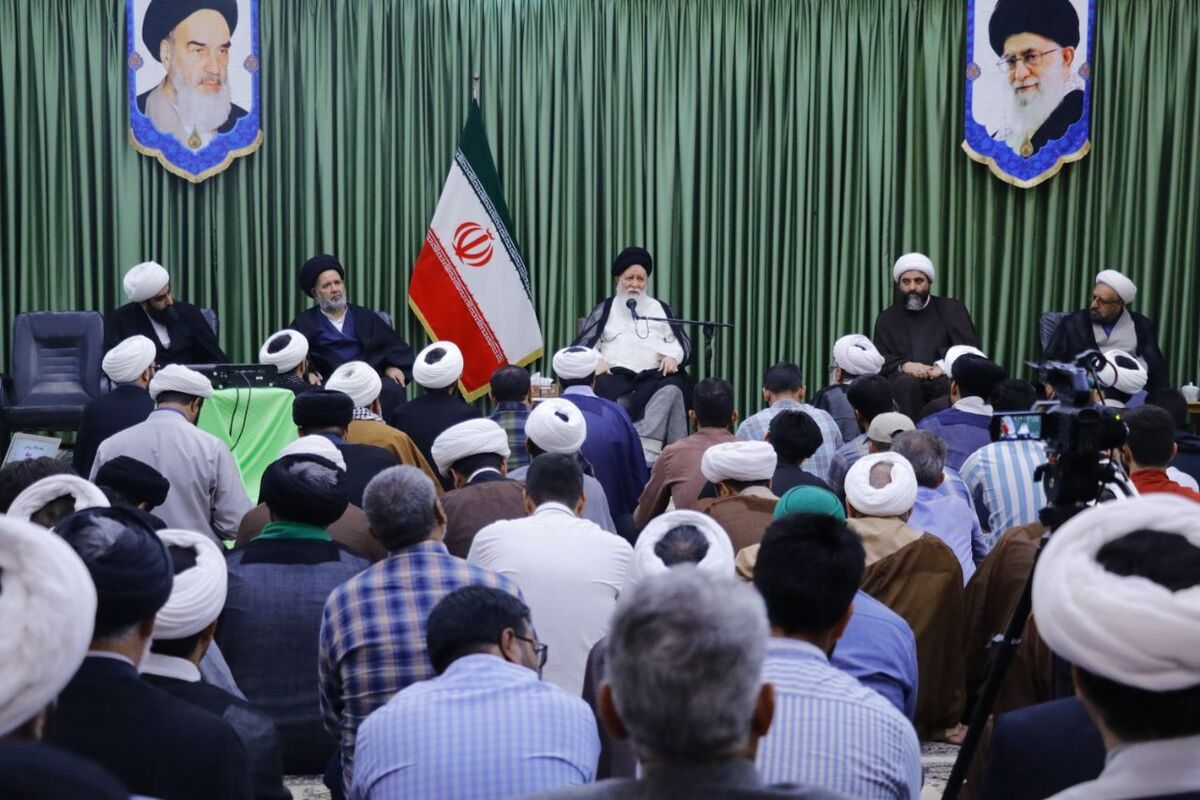 آیت‌الله علم‌الهدی گفت: در دهه پایانی صفر، خیل عظیم زائر باید در یک بازه زمانی کوتاه اسکان داده شود که کار سختی است، اقدامی که به وسیله شما عزیزان در برنامه «هم محله‌ای امام رضا (ع)» انجام شد، دغدغه اسکان زائر را رفع کرد.