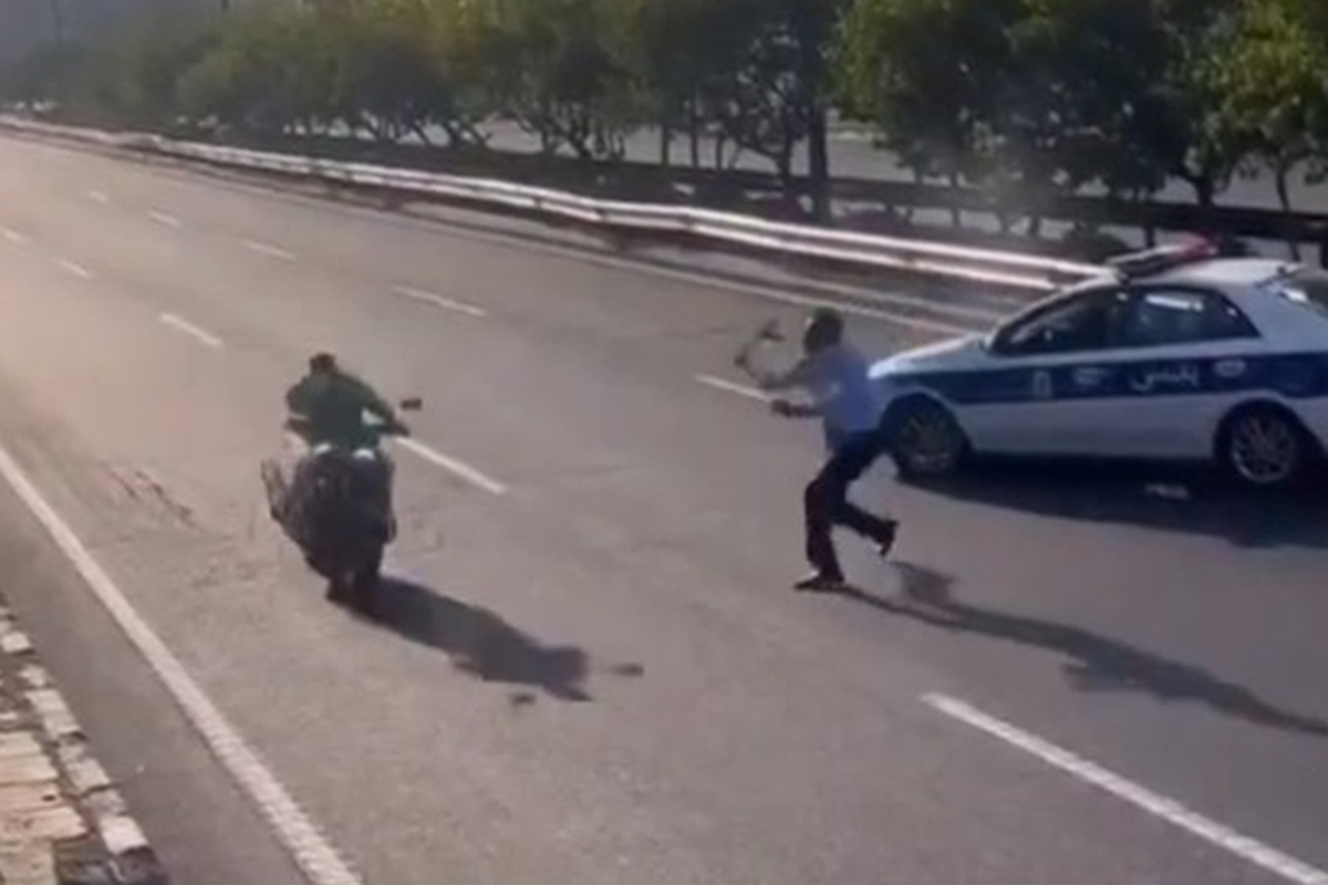 پلیس راهور فراجا در پی انتشار فیلمی مبنی بر پرتاب باتوم توسط مأمور راهور به راکب یک موتورسیکلت، اطلاعیه صادر کرد.