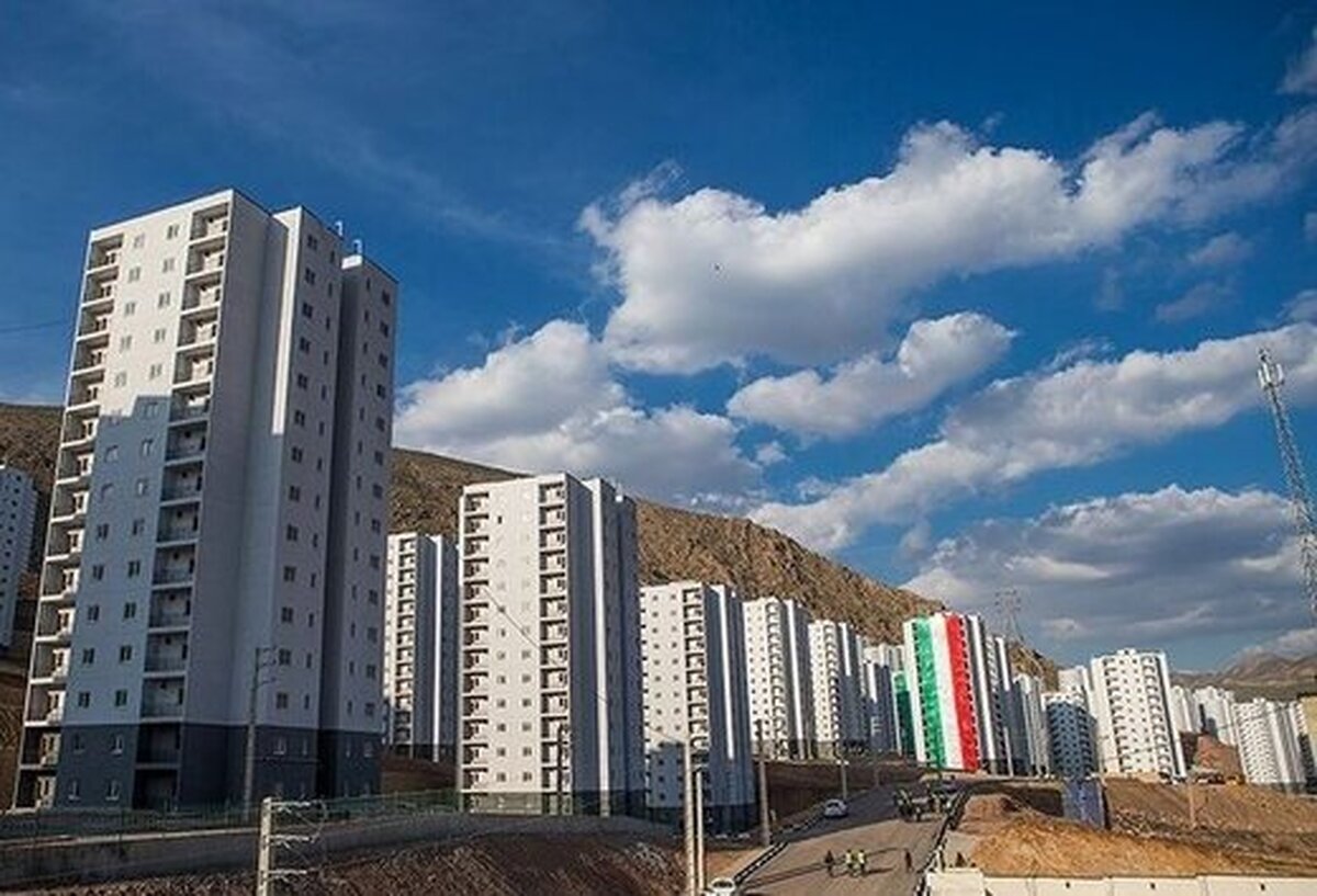 رئیس کانون انبوه سازان گفت: هزینه‌های تحمیلی به صنعت ساختمان افزایش یافته است. به طور مثال خدمات نظام مهندسی نسبت به سال گذشته ۲۰۰ درصد افزایش یافته و هزینه پروانه ساختمانی نیز بسیار قابل توجه شده است