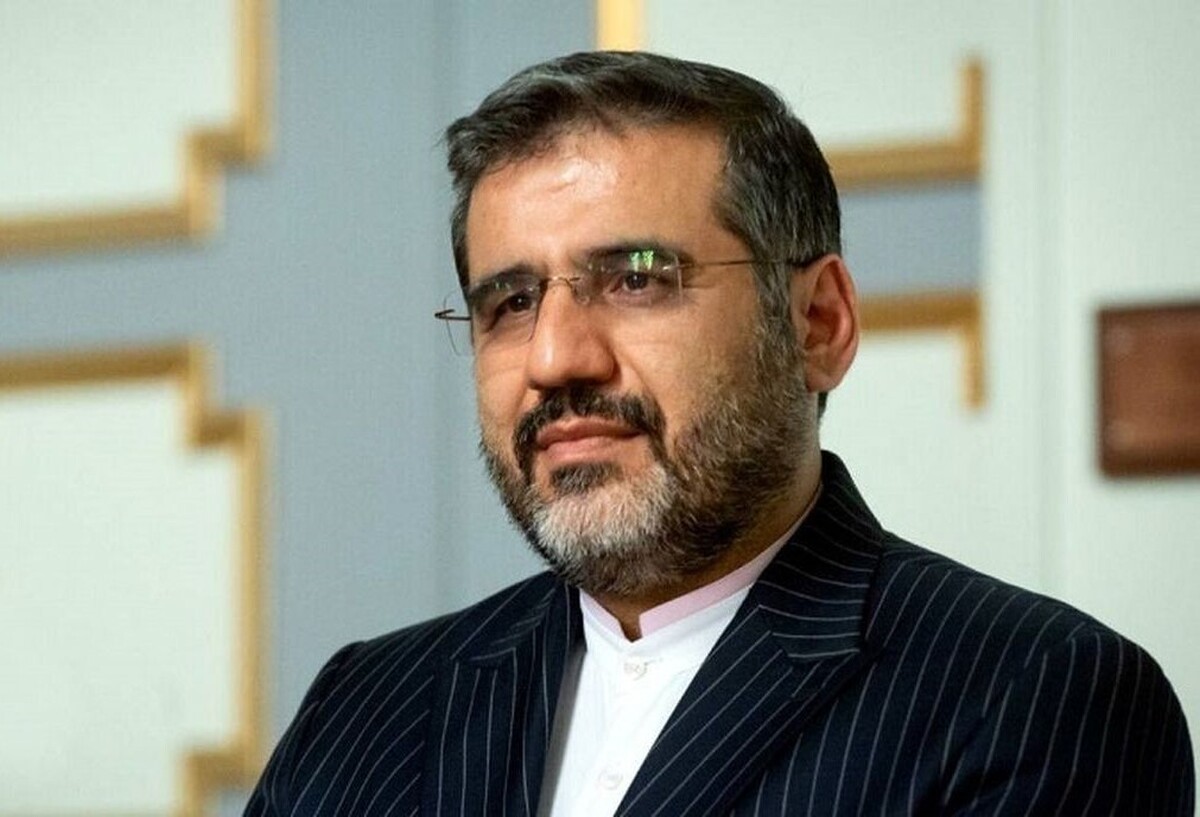 وزارت ارشاد گفت: تکلیف مشخص است، کسی که به قوانین جمهوری اسلامی احترام نگذارد، طبیعتا نمیتواند در حوزه های قانونی فعالیت داشته باشدو ما بر این موضوع تاکید داریم.