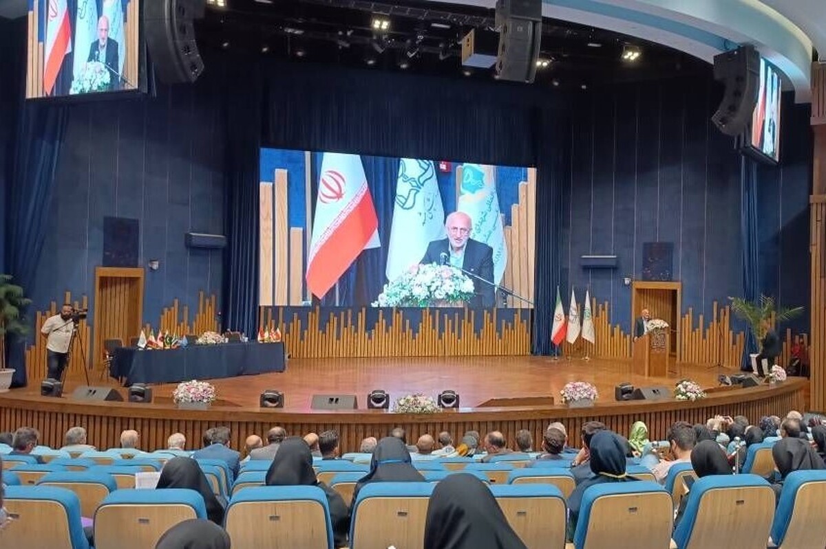 دومین کنگره بین المللی تغذیه در مجتمع شهدای سلامت مشهد با حضور متخصصان، دانشمندان و نخبگان بیش از ۳۰ کشور دنیا آغاز شد. 