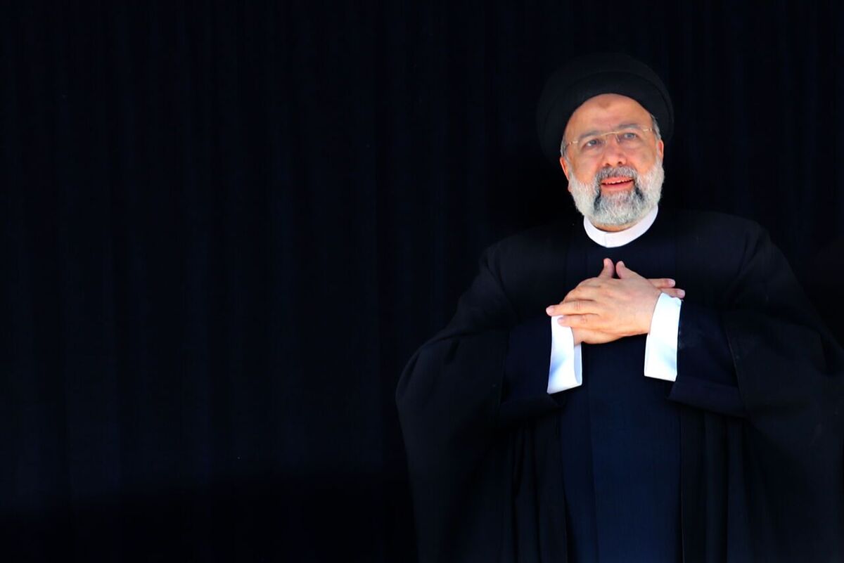 استاندار فارس از برگزاری دیدار مردمی رئیس جمهور با مردم این استان در حرم مطهر حضرت شاهچراغ (ع) خبر داد.