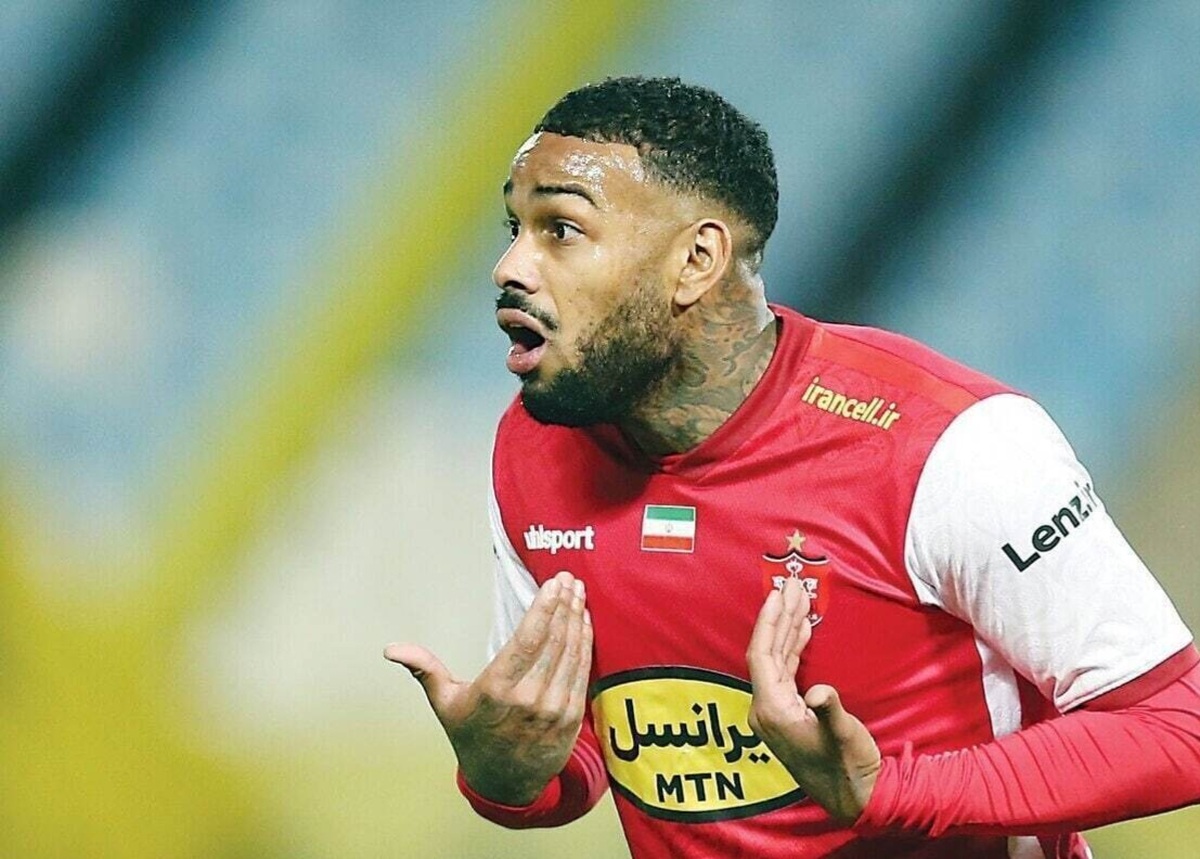 سرمربی پرسپولیس در مورد مهاجم هلندی سابق خود تصمیم می گیرد.