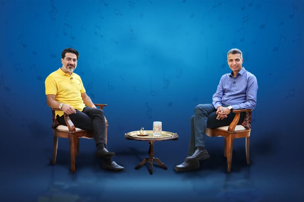 عادل فردوسی‌پور در قسمت جدید برنامه‌اش، فوتبال ۳۶۰، با همایون شجریان گفتگو کرده است. تیزر این گفتگو به تازگی منتشر شده که در آن فردوسی‌پور برای فرزند محمدرضا شجریان پیانو می‌نوازد.