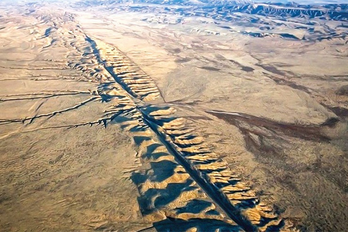 عضو هیات علمی پژوهشگاه بین‌المللی زلزله‌شناسی و مهندسی زلزله با بیان اینکه زلزله امروز کشور افغانستان تا شهر مشهد نیز که در فاصله ۲۰۰ کیلومتری تا رومرکز زلزله قرار دارد، احساس شده است، گفت: به نظر می‌رسد این زلزله بر روی گسل هرات رخ داده است و ادامه این زلزله به گسل درونه در ایران می‌رسد.