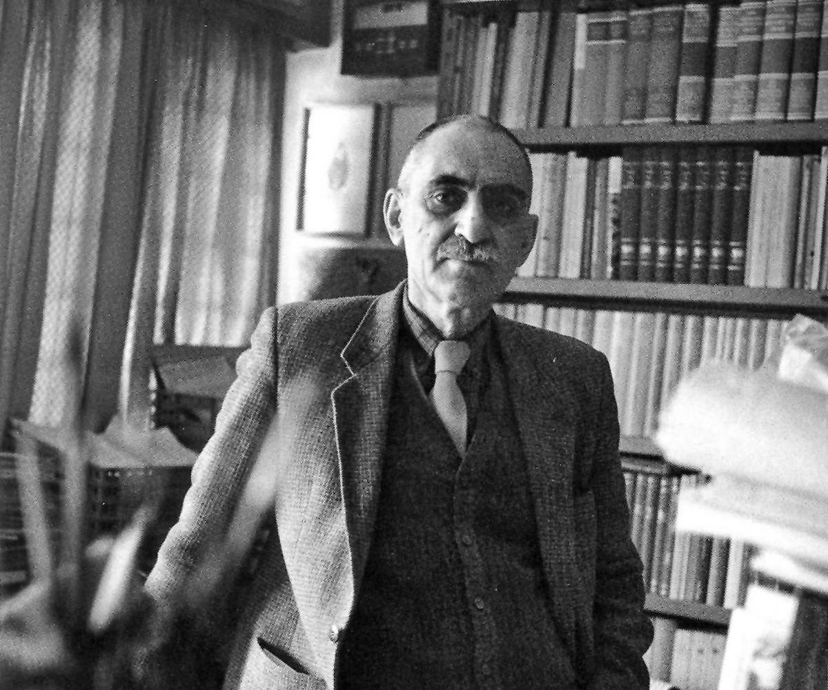 درباره دکتر ایرج افشار، ایران شناس و نسخه پژوه فقید معاصر که در چنین روزی متولد شد.