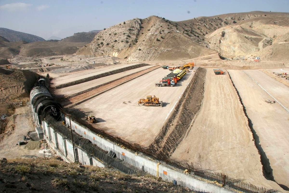 معاون سیاسی، امنیتی و اجتماعی استانداری لرستان علت صداهای انفجار امروز خرم‌آباد را تشریح کرد.
