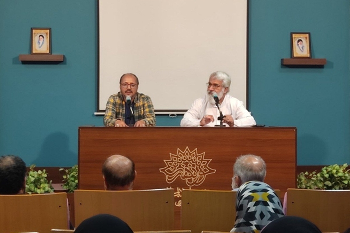نشست نقد وبررسی کتاب «نقل گیتی» با حضور «محمد خسروی راد» نویسنده اثر و جمعی از منتقدان حوزه ادبیات داستانی در مشهد برگزار شد.