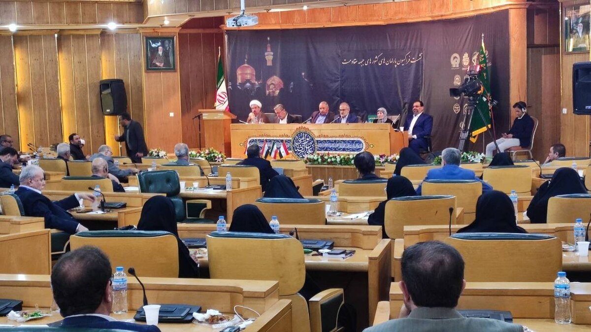 معاون پارلمانی رییس جمهور گفت: دیپلماسی پارلمانی از طریق هم‌افزایی ظرفیت‌های فکری نقش قابل توجهی در تحقق اولویت‌های سیاست‌های خارجی ایفا می‌کند.
