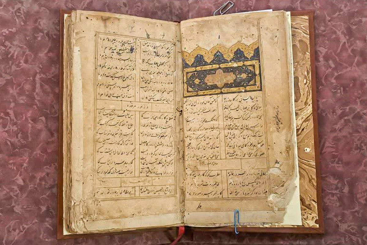 چکیـده فرهنـگ ایران بعد از مغـول را می تـوان در شـعر حافـظ دیـد. می شـود بـا او احـوال مـردم آن روزگار، حاکـامن مختلـف شـیراز و همچنین احوال روحی خود حافظ را دریافت.