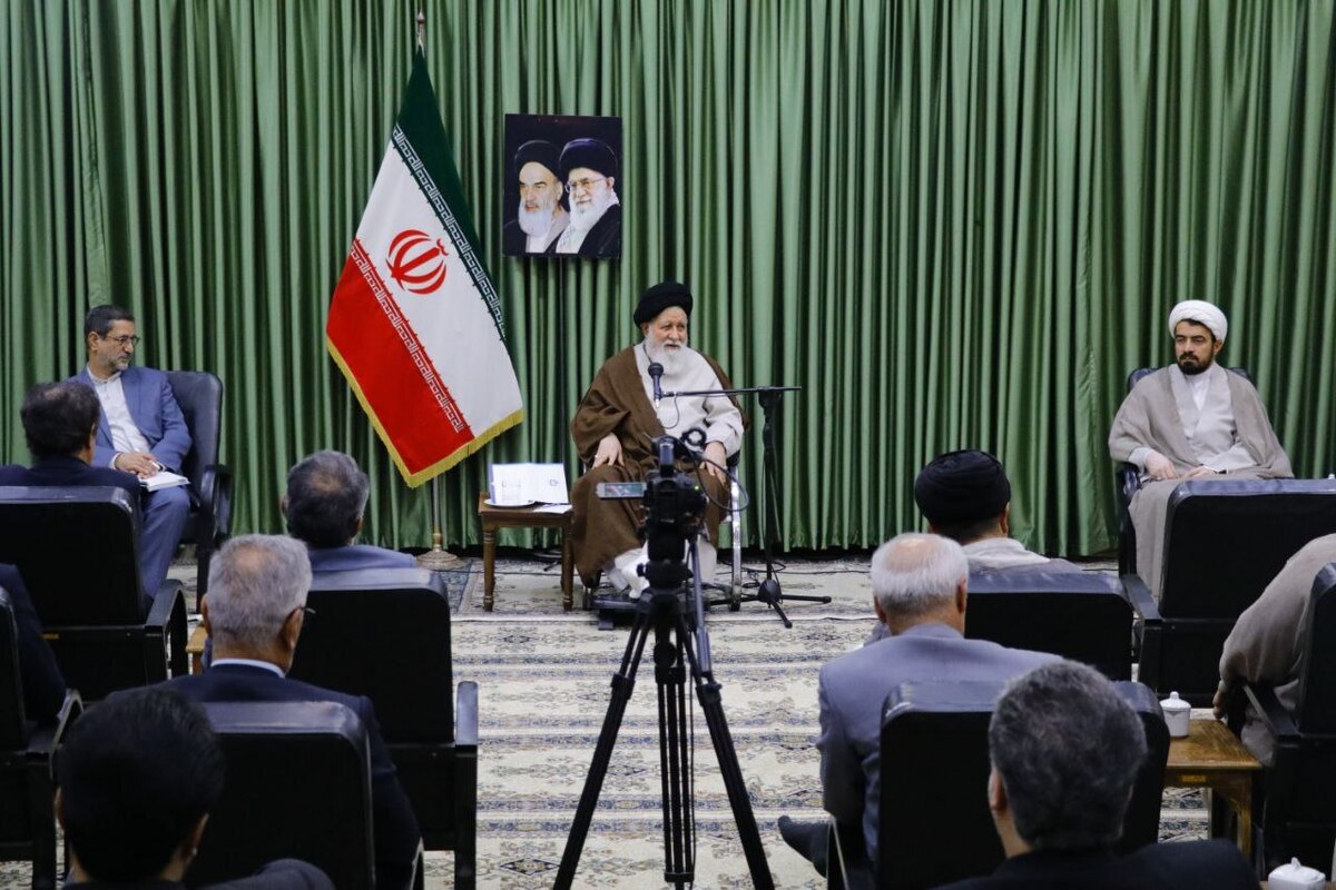 نماینده ولی‌فقیه در استان خراسان رضوی گفت: در حوزه دانشجویان کمبودها در عرصه خوابگاه‌ها و به‌خصوص خوابگاه‌های متأهلین باعث شده تا بسیاری از دانشجویان دچار مشکلات بنیادین باشند و چه بسیار استعدادهایی که به دلیل همین محرومیت‌ها در فرآیند تحصیل زمین‌گیر شده‎اند.