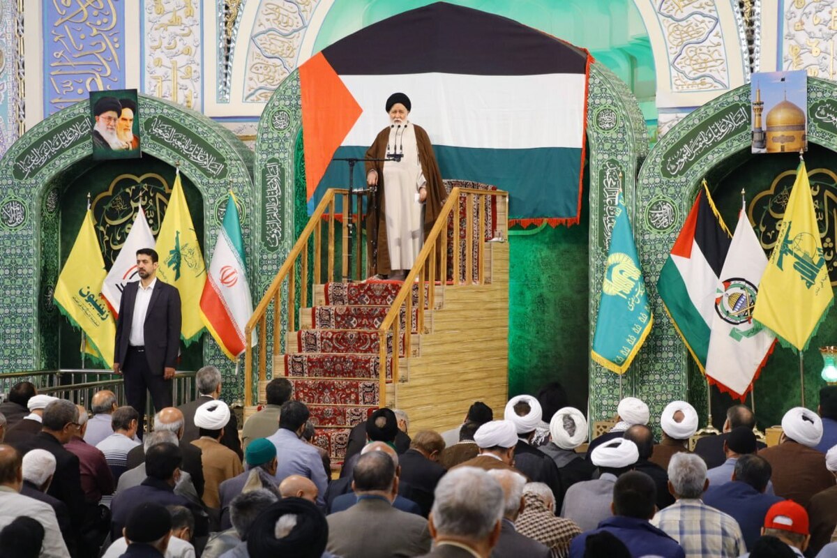 نماینده، ولی فقیه در استان خراسان رضوی گفت: طوفان‌الاقصی، یک پیروزی همه‌جانبه بود، زیرا در همان زمان که موشک‌ها شلیک شدند، جریان‌های سایبری هم بر بستر‌های نرم‌افزاری دشمن تسلط پیدا کردند، گذرگاه‌های امنیتی رژیم صهیونیستی هم کور شد و رزمندگان به‌صورت زمینی تا عمق شهرک‌ها پیشروی داشتند.