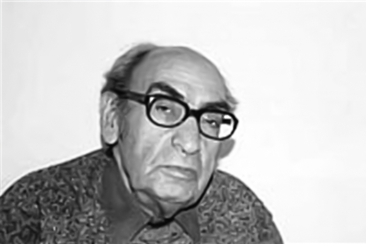 سیدحسینی، که اردبیلی بود و ترکی استانبولی را هم خوب می‌دانست، سلسله مقالات «مکتب‌های ادبی»  را براساس کتابی پدید آورد که پژوهشگری ترک نوشته بود.