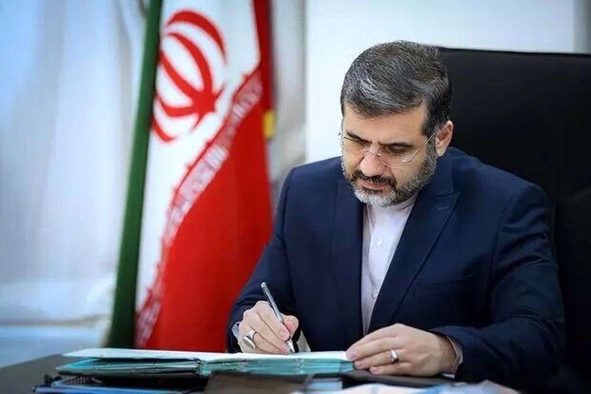 وزیر ارشاد در پی درگذشت داریوش مهرجویی در پیامی گفت: خبر فقدان تأسف‌بار هنرمند بزرگ سینمای ایران، استاد داریوش مهرجویی و همسرشان، باعث تأثر عمیق شد.