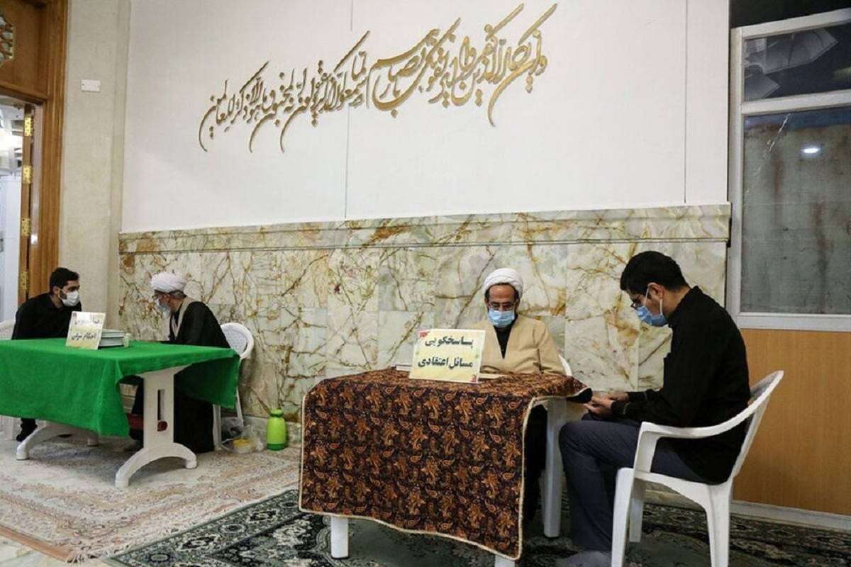 رئیس اداره پاسخگویی به سوالات دینی حرم مطهر رضوی از ارائه خدمت به ۴۶۷هزار زائر در دفاتر پاسخگویی به سوالات دینی بارگاه ملکوتی امام رضا(ع) طی ۶ ماهه نخست امسال خبر داد.