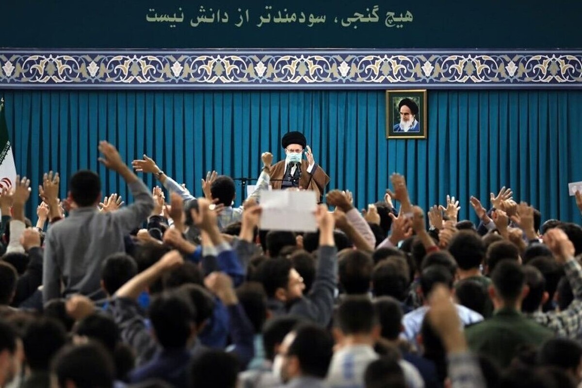 معاون سرآمدان و نخبگان بنیاد ملی نخبگان با اشاره به برگزاری همایش دو روزه نخبگان از فردا، گفت: در روز دوم همایش ۷۰۰ نخبه با مقام معظم رهبری دیدار دارند و ۷ نفر از نخبگان در محضر مقام معظم رهبری سخنرانی خواهند داشت.