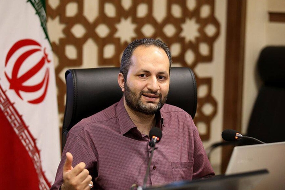 استادیار دانشگاه هنر اصفهان گفت: ما تا ۱۵ درصد از کشور یعنی به اندازه یک میلیارد نفر، فضا برای ساخت خانه‌های وسیع یک طبقه حیاط‌دار داریم.