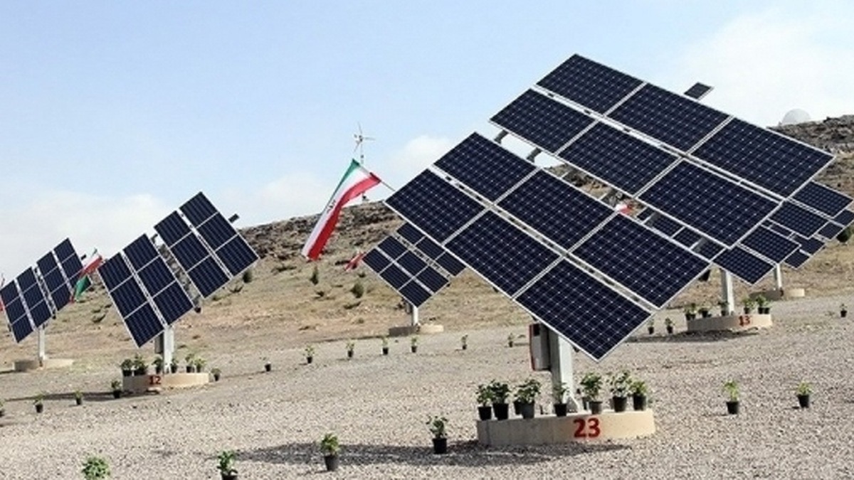 سخنگوی صنعت برق گفت: ۴۵۰۰ مگاوات از ۱۱۷۰۰ مگاوات افزایش ظرفیت نیروگاهی که برای تابستان ۱۴۰۳ پیش بینی شده، از طریق انرژی خورشیدی تامین می‌شود.