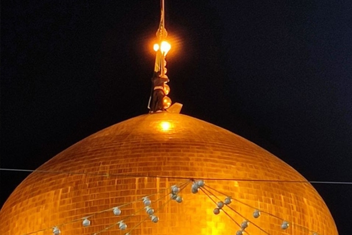 شهادت صدها تن از ساکنان نوار غزه در جنایات وحشیانه رژیم غاصب صهیونیستی، حرم مطهر رضوی سیاه پوش و پرچم گنبد مطهر رضوی، رنگ عزا گرفت.