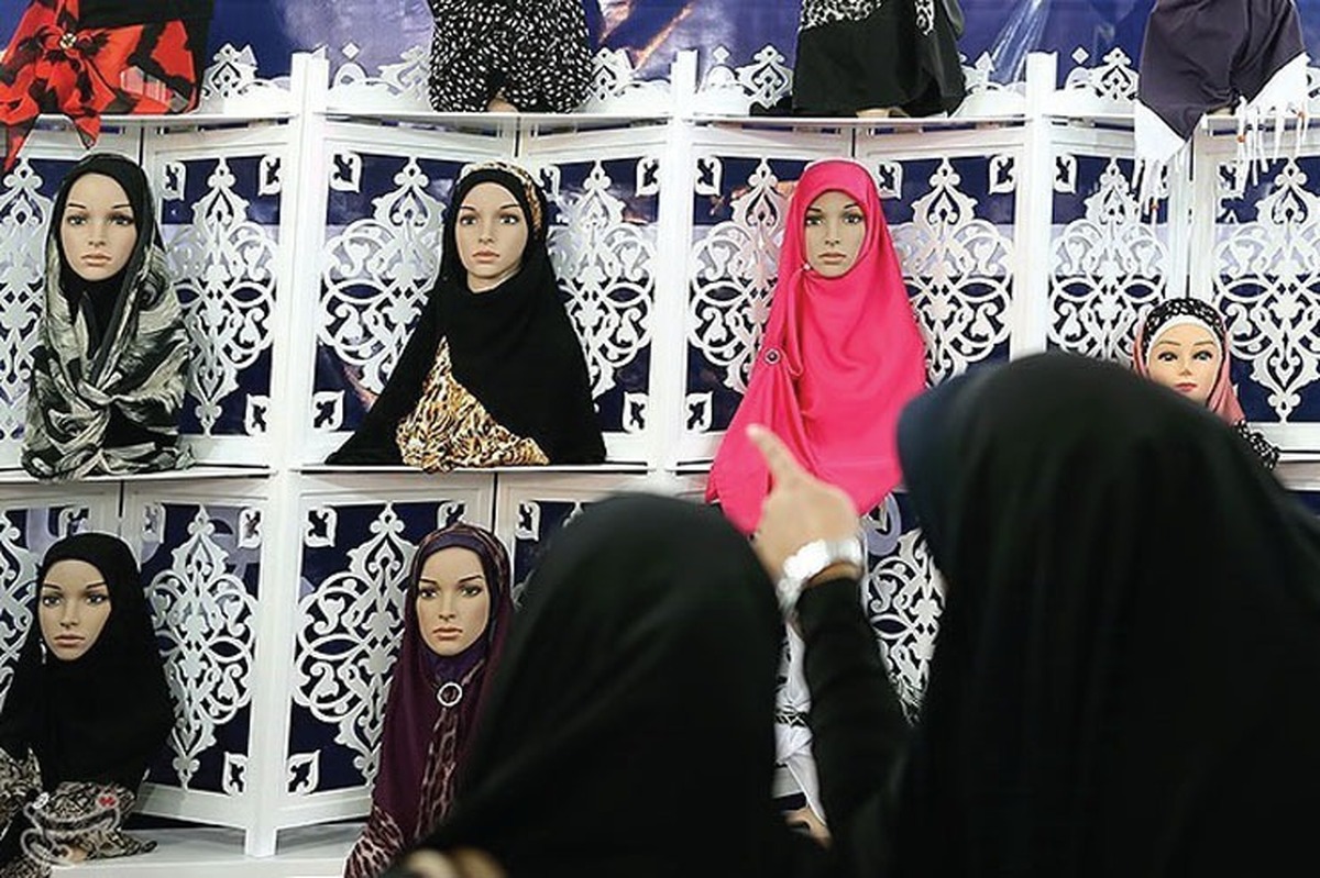 تعریف علمی دگرگونی فرهنگی عبارت است از مبادرت یک قوم به رهاکردن سنت ها، ارزش‌ها و رسوم کهن و پذیرش ارزش‌های تازه به جای آن‌ها.