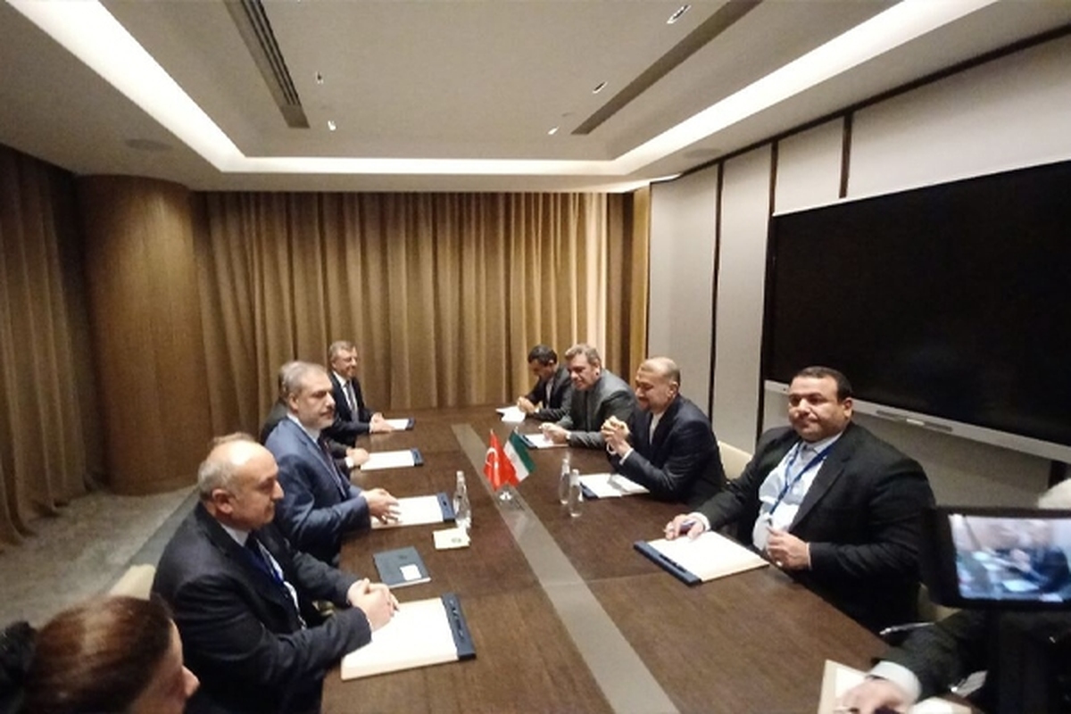 وزیران امور خارجه جمهوری اسلامی ایران و ترکیه در حاشیه نشست سازمان همکاری اسلامی در شهر جده عربستان دیدار کردند.