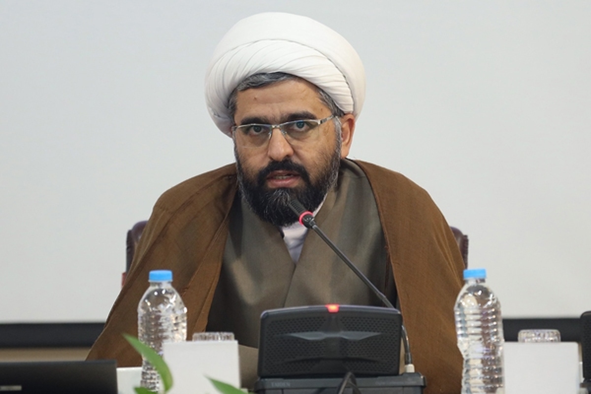 رئیس کمیسیون فرهنگی و اجتماعی شورای اسلامی شهر مشهد مقدس گفت: شورای شهر به یک اصل باور دارد و آن هم، حمایت از شهردار منصوب خود بوده و اگر انتقادی مطرح می‌شود، انتقاد دلسوزانه برای نیل به کمال در اهداف و برنامه‌ریزی‌هاست.